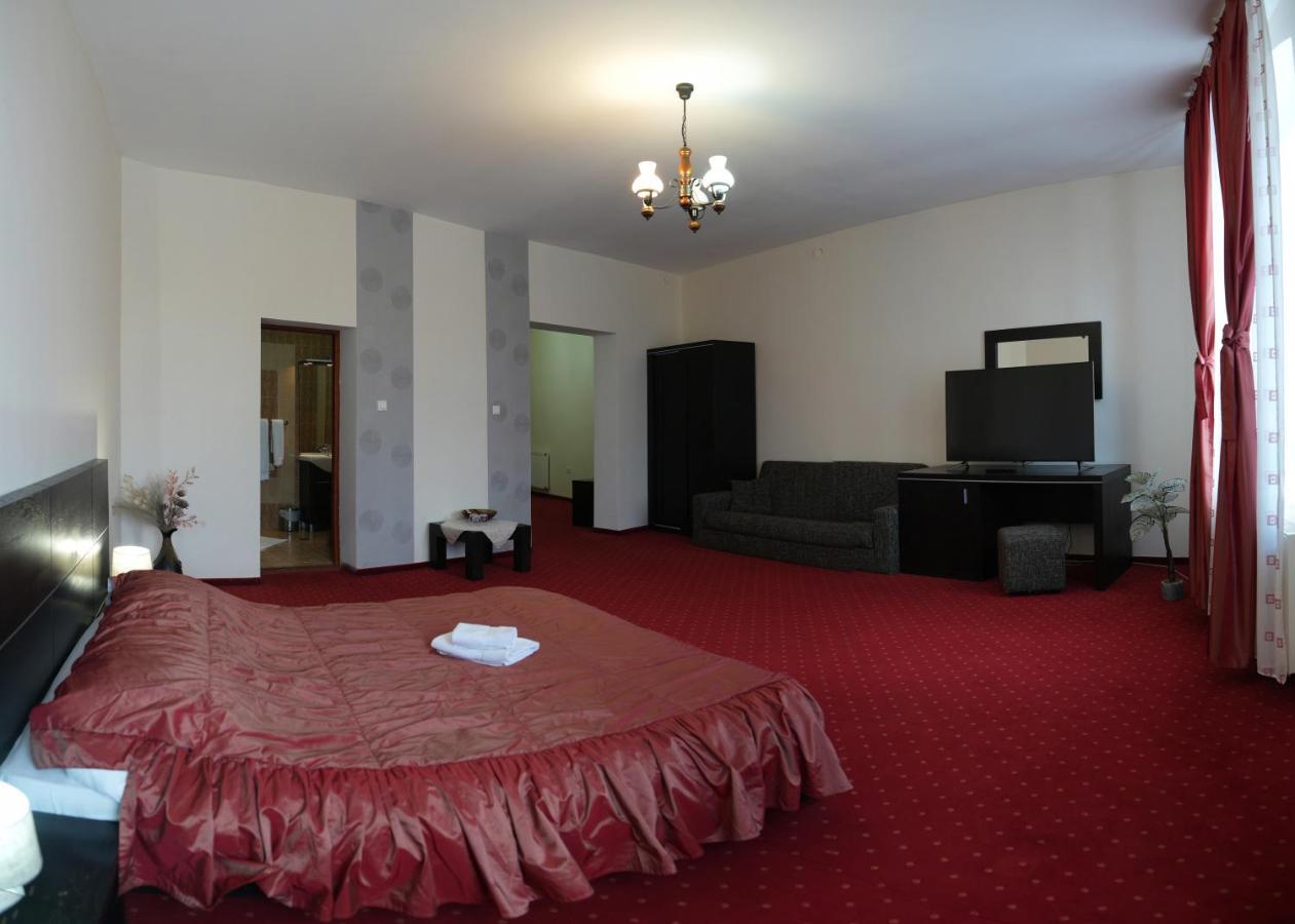 Hotel Rubin*** 게오르게니 외부 사진