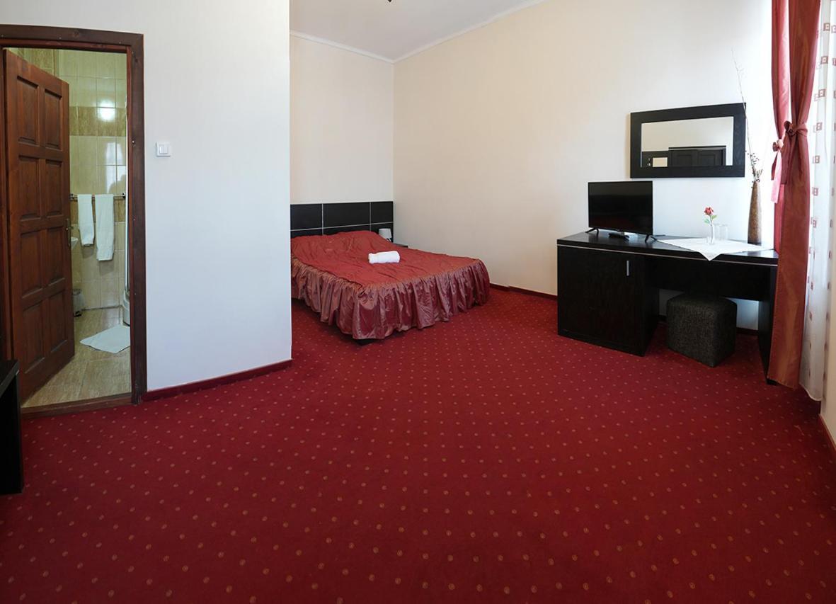 Hotel Rubin*** 게오르게니 외부 사진