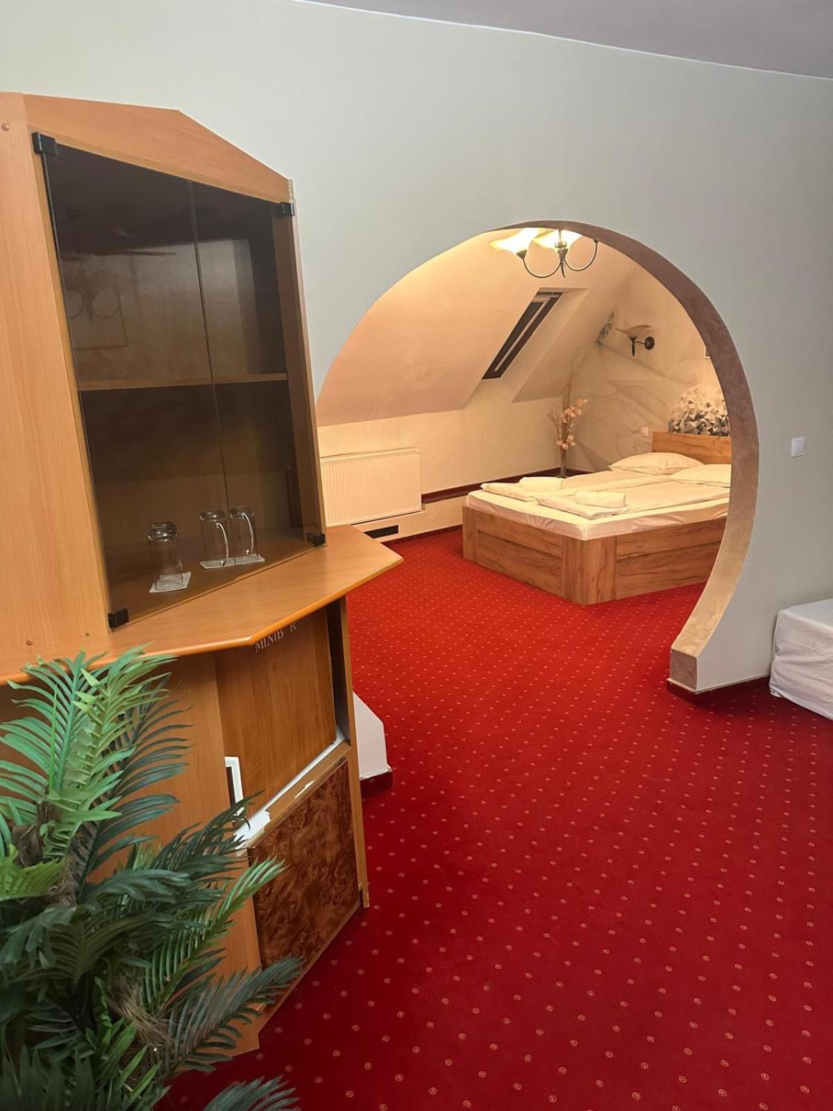 Hotel Rubin*** 게오르게니 외부 사진